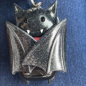 I’m selling this Halloween 2020 B&BW Bat Holder